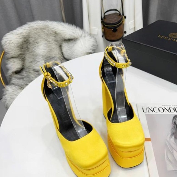 Yellow Platform Luxury size 8.5 Heels - Picture 6 of 11
